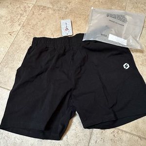 Spowind activewear shorts  w pockets black NWT package M black!